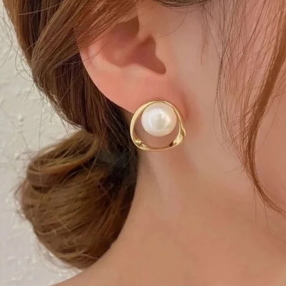 Chic Pearl Earrings
